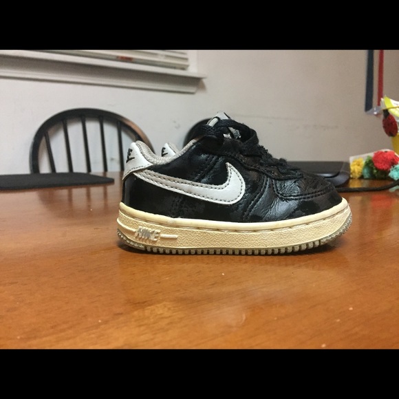 Little boy Nike’s - Picture 2 of 5